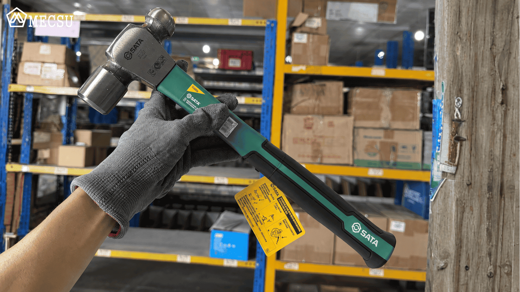 Búa đầu tròn – Ball-peen hammer với cấu tạo hai đầu đặc trưng 